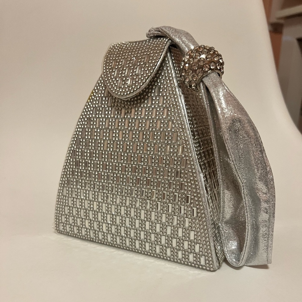 Verano Hill pyramid purse